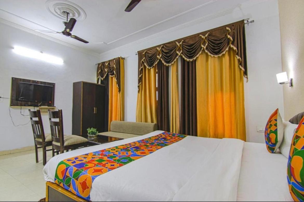 The For You Hotel & Restaurant Rishīkesh Exterior foto