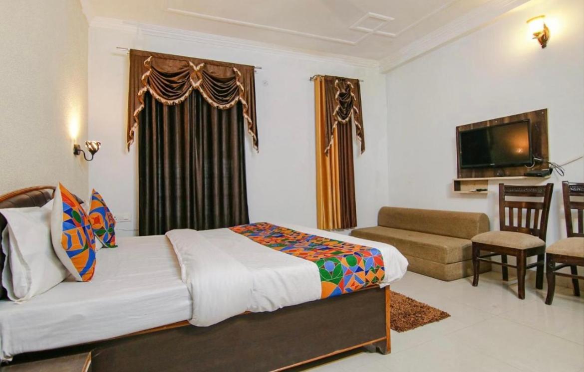 The For You Hotel & Restaurant Rishīkesh Exterior foto