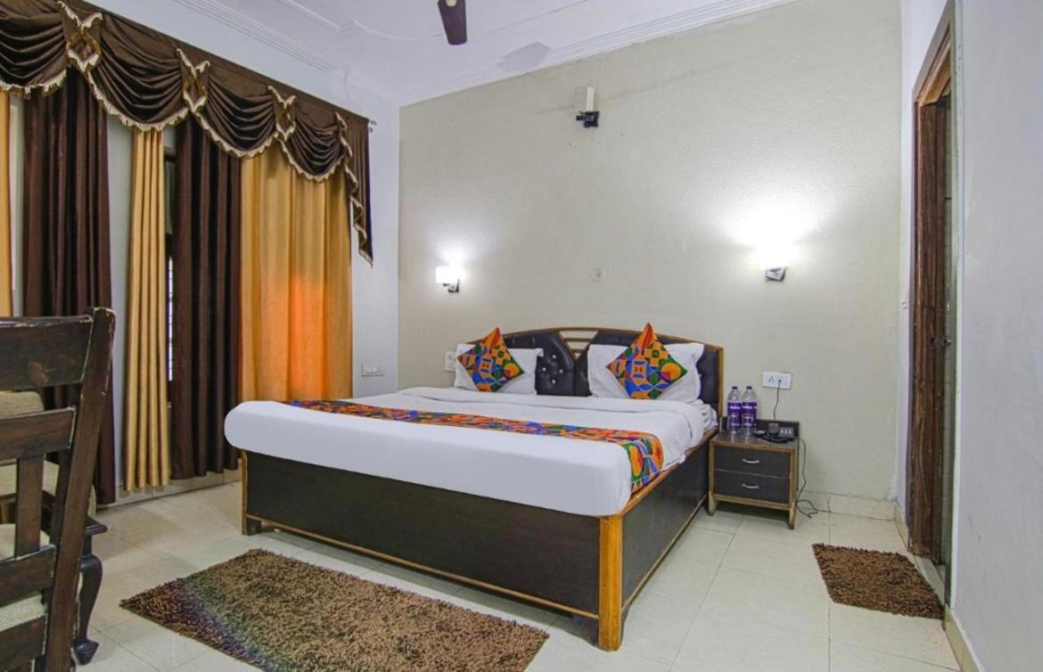 The For You Hotel & Restaurant Rishīkesh Exterior foto