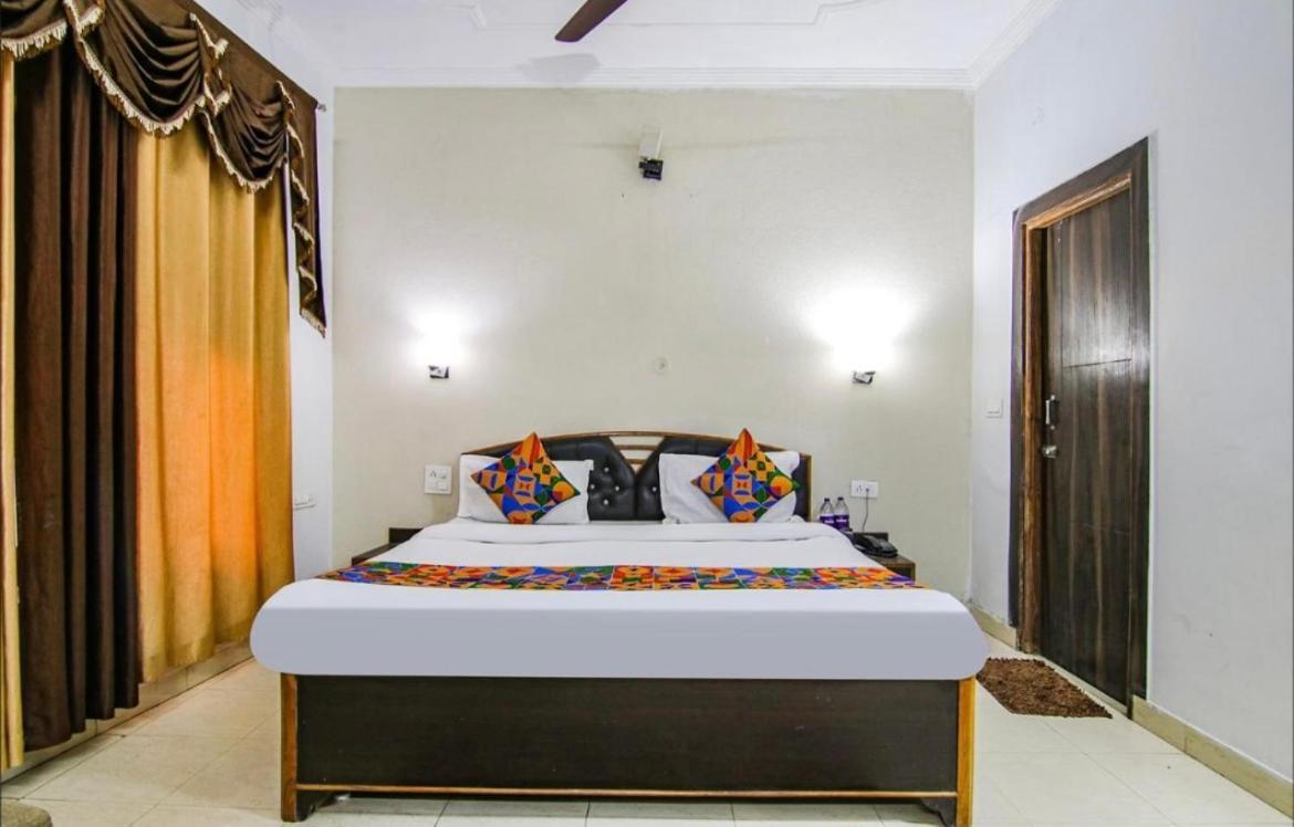 The For You Hotel & Restaurant Rishīkesh Exterior foto