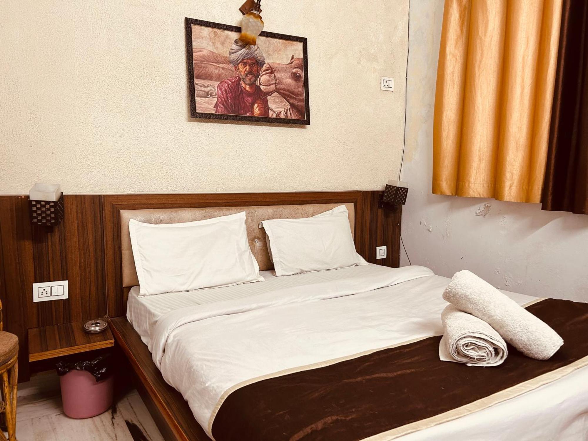 The For You Hotel & Restaurant Rishīkesh Exterior foto