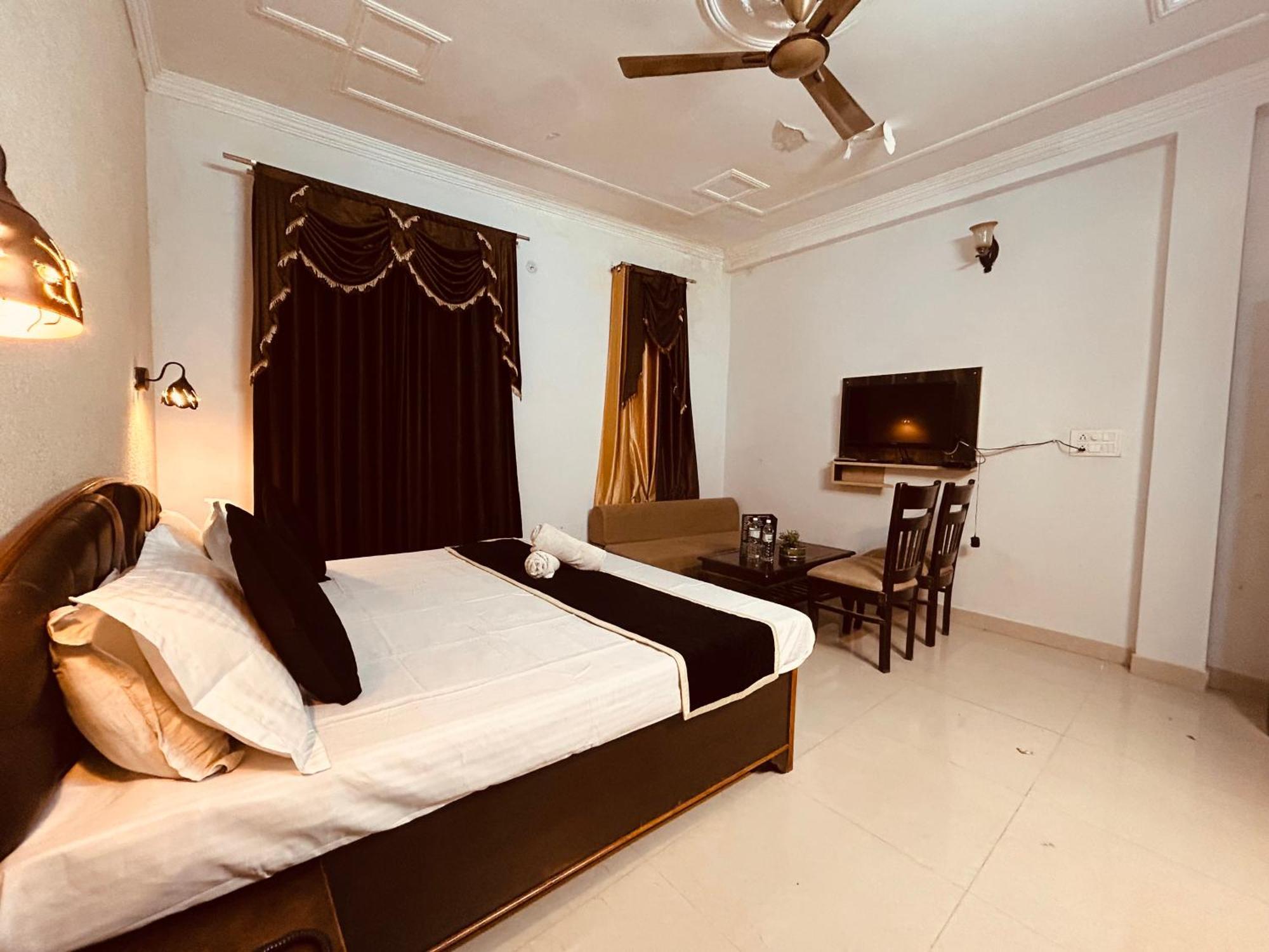 The For You Hotel & Restaurant Rishīkesh Exterior foto
